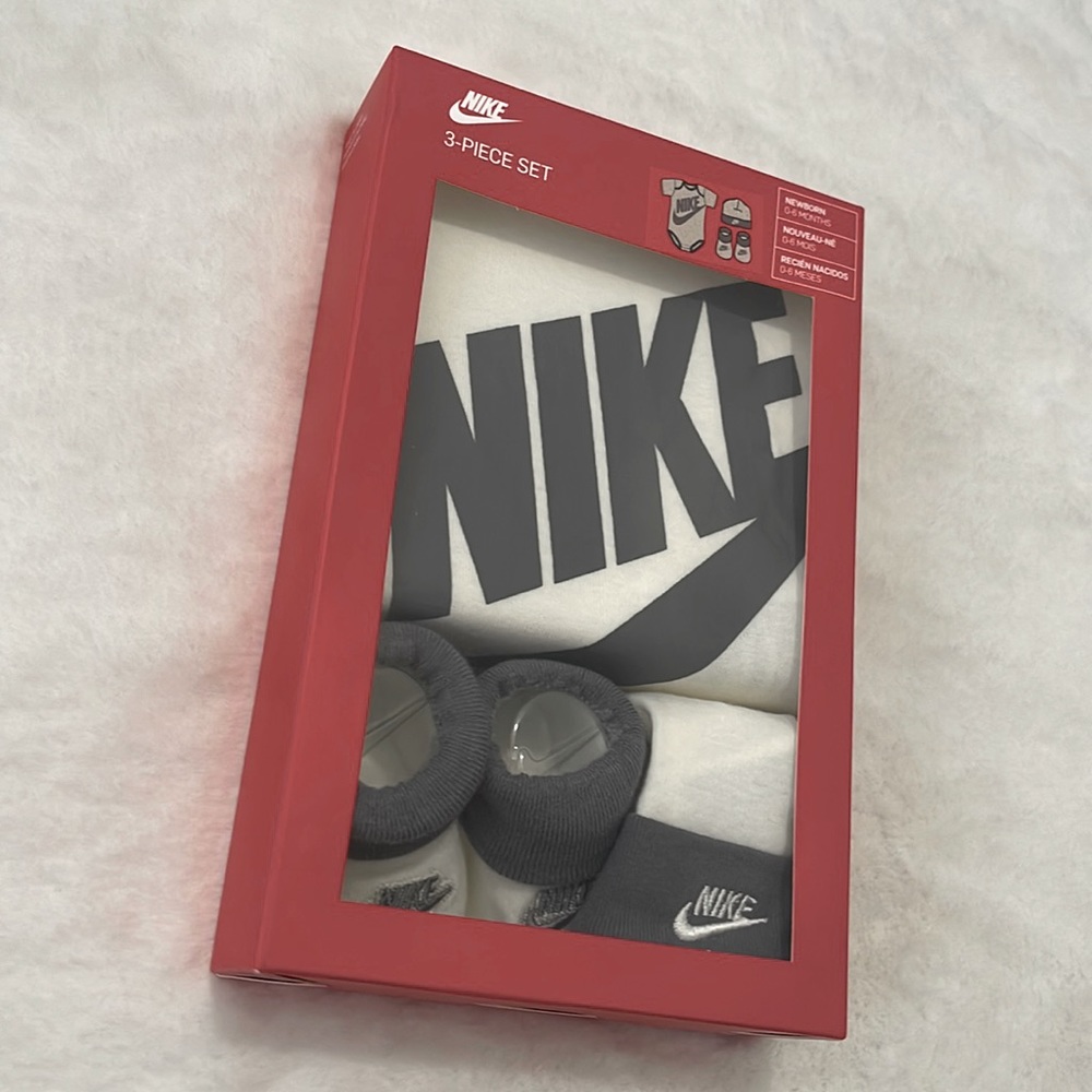 NIKE Gray/White 0-6 month 3-Piece Set
